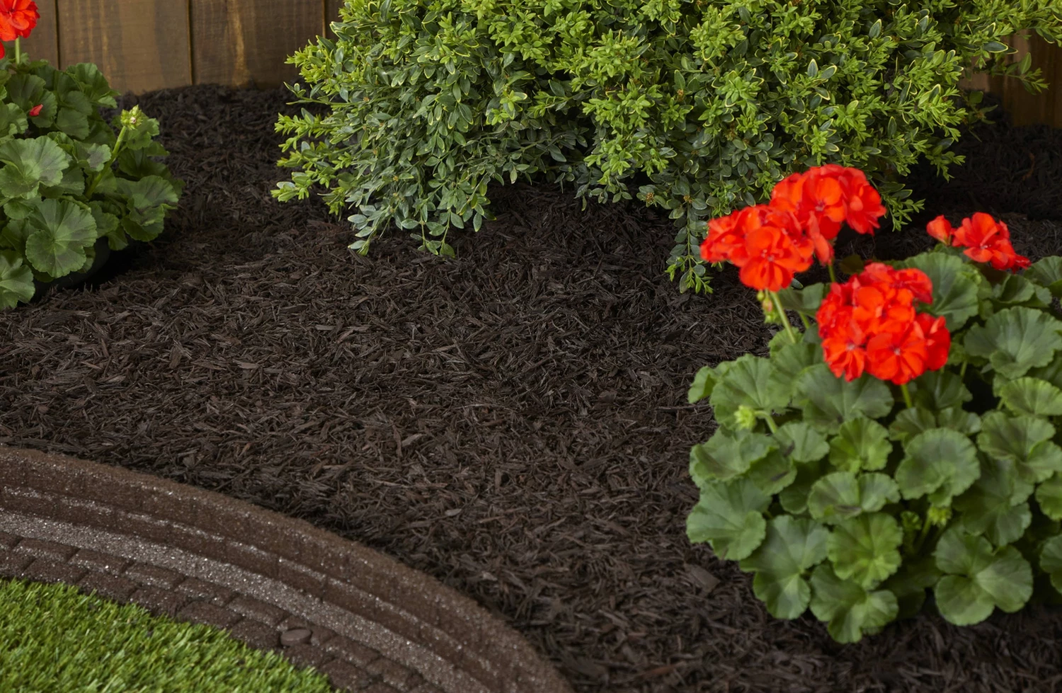 Rubberific Rubberific premium shredded rubber mulch 0.8-cu ft Dark Brown Rubber Mulch 4 Rubberific Rubberific premium shredded rubber mulch 0.8-cu ft Dark Brown Rubber Mulch - Image 4