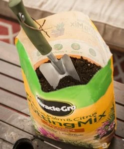 Miracle-Gro Soil & Soil Amendments 8-Quart Potting Soil Mix 9 Miracle-Gro Soil & Soil Amendments 8-Quart Potting Soil Mix -Landscaping Online Outlet 05444617