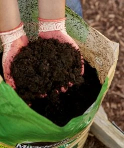 Miracle-Gro Soil & Soil Amendments 1.5-cu ft Organic Raised Bed Soil -Landscaping Online Outlet 11021351