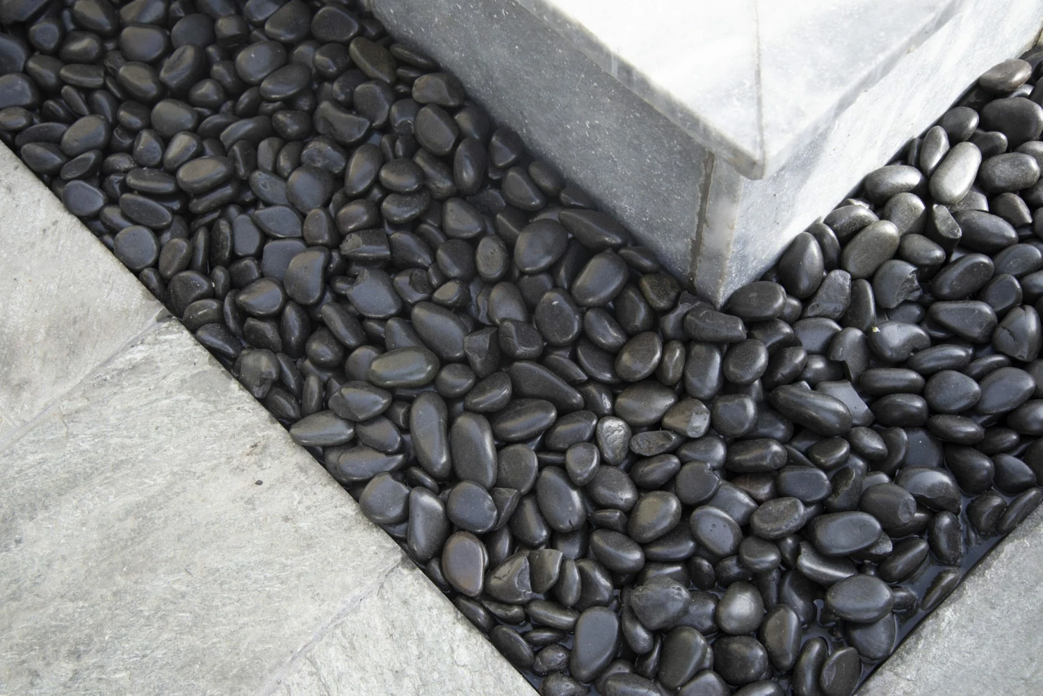 WonderLand Landscaping Rock 0.4-cu ft Black Decorative Rock 5 WonderLand Landscaping Rock 0.4-cu ft Black Decorative Rock - Image 5