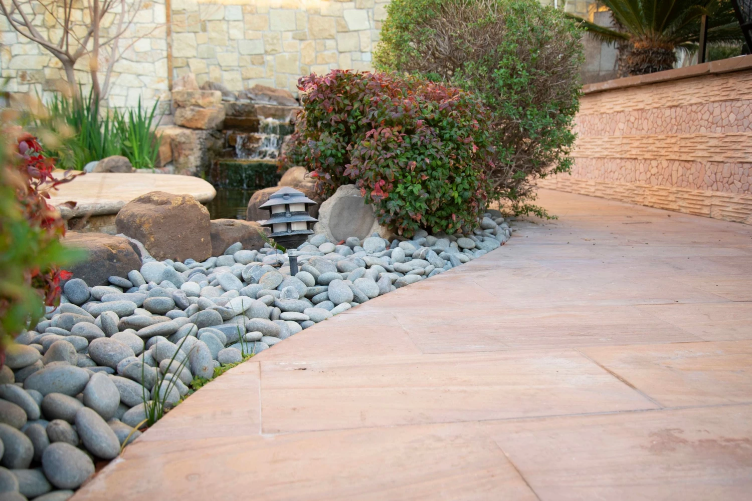 WonderLand Landscaping Rock 0.4-cu ft Gray Decorative Rock 5 WonderLand Landscaping Rock 0.4-cu ft Gray Decorative Rock - Image 5